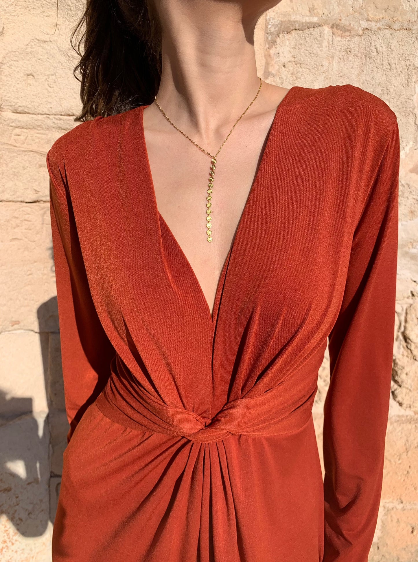 Mono largo rojo